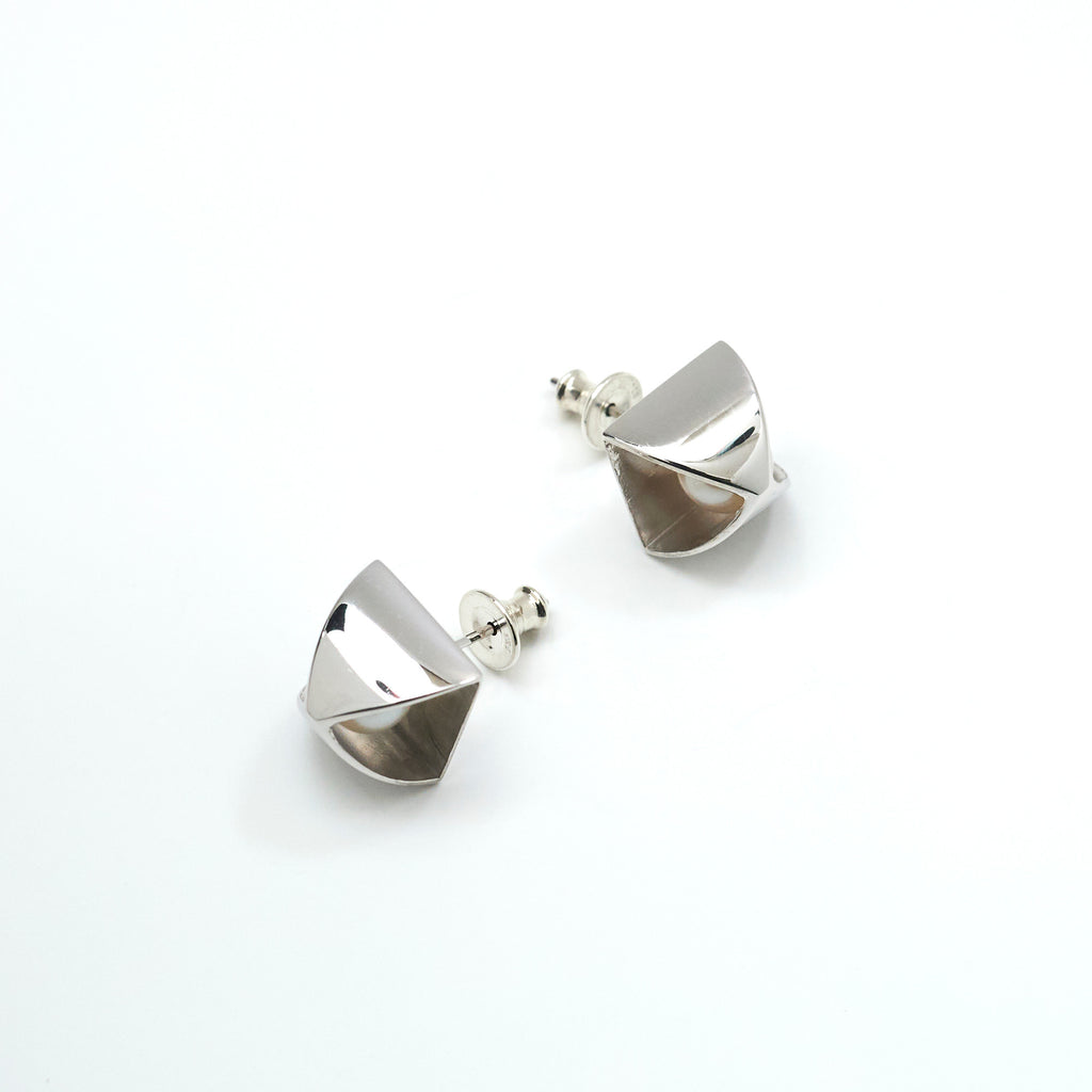 【MADE TO ORDER】PYRAMID PIERCED EARRINGS FWP