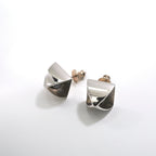【MADE TO ORDER】PYRAMID PIERCED EARRINGS HEMATITE